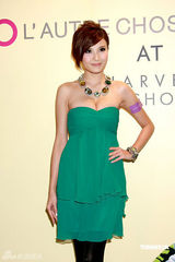 幻灯图：江若琳印花裙清新优雅 赵硕之爆乳情感抢镜