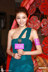 高清图：熊黛林露肩短裙出席活动 不担心家人催婚