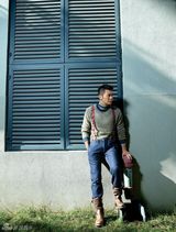 组图：李晨秋冬写真表情酷拽 演绎西部牛仔