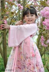 组图：樱花萝莉汉服萌照走红 衣袂飘飘娇憨可爱