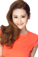 组图：颖儿春日写真秀曼妙身段展明媚笑容