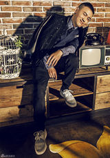 组图：聂远帅气登封面 表情逗趣卖萌