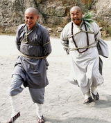 高清图：高昊牺牲形象演小和尚 尝试各种雷人造型