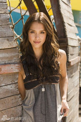 组图：杰西卡-阿尔芭写真 长卷发披肩笑容甜美