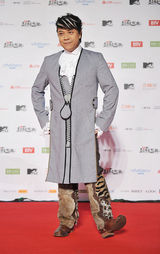 高清组图：MTV超级盛典红地毯 众星美丽“冻”人