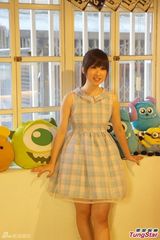 组图：许雅涵为黄金周疏导交通 转战微电影拍摄