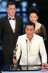 组图：梁家辉凭《寒战》获金像奖最佳男主角