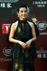 组图：李冰冰携评审团亮相闭幕式 优雅不失硬朗