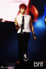 组图：f(x)BEAST等参加DMZ世界和平演唱会