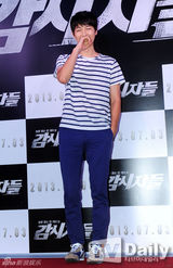 组图：朴有天宋仲基等助阵试映 全明星闪耀