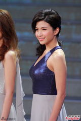 组图：港姐准决赛诞生10强 白纱裙秀腿抢镜