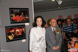 组图：朱玲玲办摄影作品参展 孙子不摆满月酒