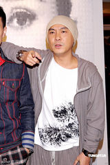 幻灯图集：方力申开画廊众星捧场 陈慧琳等助阵