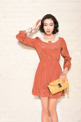 组图：宣璐俏皮春日写真演绎百变小萝莉