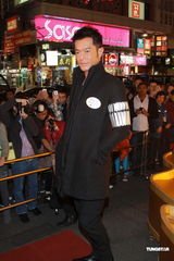 组图：古天乐曝儿时圣诞糗事 送花给女生被当众扔掉