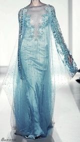 组图：冰雪女王皇袍出实体版 衣带飘飘美轮美奂