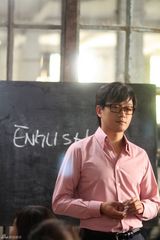 组图：电影《中国先生》曝三兄弟30年造型