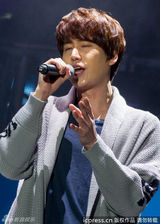 组图：SJ-M上海热力开唱 始源帅气有型赫海有爱