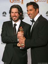 高清图：《在云端》获最佳剧本 导演编剧后台庆功