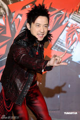 幻灯：庾澄庆“到死都要18岁” 有望泳渡日月潭