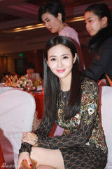 组图：赵子琪于明加等盛装出席杂志盛典