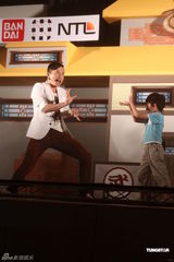 组图：庾澄庆为游戏代言 展示龟派气功化身赛亚人