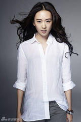 组图：童瑶最新写真曝光  白衬衫演绎文艺女青年