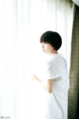 幻灯图集：王珞丹全新写真曝光 活泼中添优雅知性