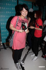 组图：炎亚纶称飞轮海年底复合出专辑 否认整容