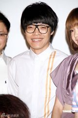 幻灯组图：歌手卢广仲准备考试 如未考取将面临当兵 