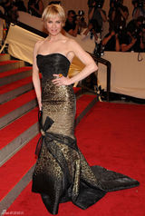 高清组图：纽约大都会庆典 芮妮-齐薇格秀华美礼服