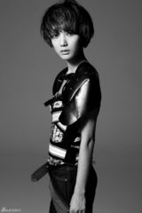 高清图：王珞丹最新写真曝光 可爱帅气展现个性魅力