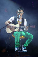 组图：2010快男巡回欢唱会 首站爆棚开唱