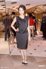 周慧敏自言有不少同志朋友 赌王四太送何超盈首饰