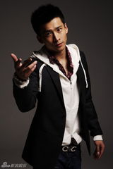 幻灯图：邓安奇拍杂志大片 “雷囧”依旧动感帅气