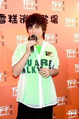 高清组图：古巨基代言日本料理 尝试炮制北海道雪糕