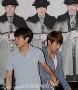 组图：韩国组合神话两人一组3地办签名会谢粉丝