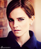 组图：艾玛登封面 短发干练显小女人风情