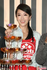 组图：隋棠称不需招桃花 私下询问盼良缘