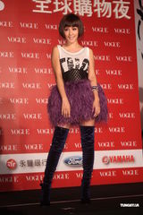 组图：隋棠杨谨华双姝比美腿 关颖火鸟装走可爱风