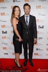 组图：《极速风流》首映“雷神”与妻子秀恩爱