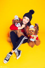 组图：王智宠物情缘大片 随性休闲乐享好心情