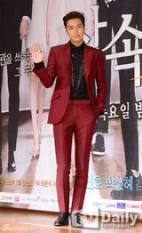 组图：李敏镐红装宣传《继承者》 主创华丽齐聚