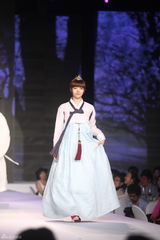 高清组图：KARA与Rainbow等参加韩服秀 展现古典美