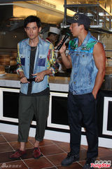 组图：周董不畏小S风波 为自家餐厅拍胸脯保证