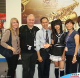 组图：许雅涵助阵上海某乐器展再显萌风