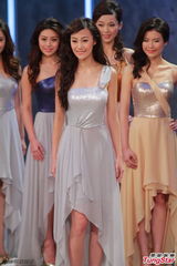 组图：港姐准决赛诞生10强 白纱裙秀腿抢镜