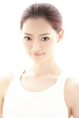 组图：何琢言夏日清灵写真干净清澈