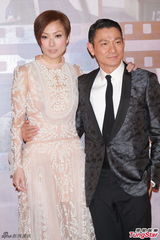 组图：刘德华帅气亮相 与郑秀文再度合作