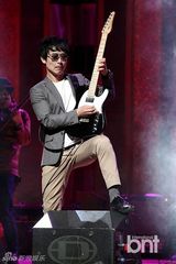 组图：Leif Garrett举办首尔演唱会 献热情舞台